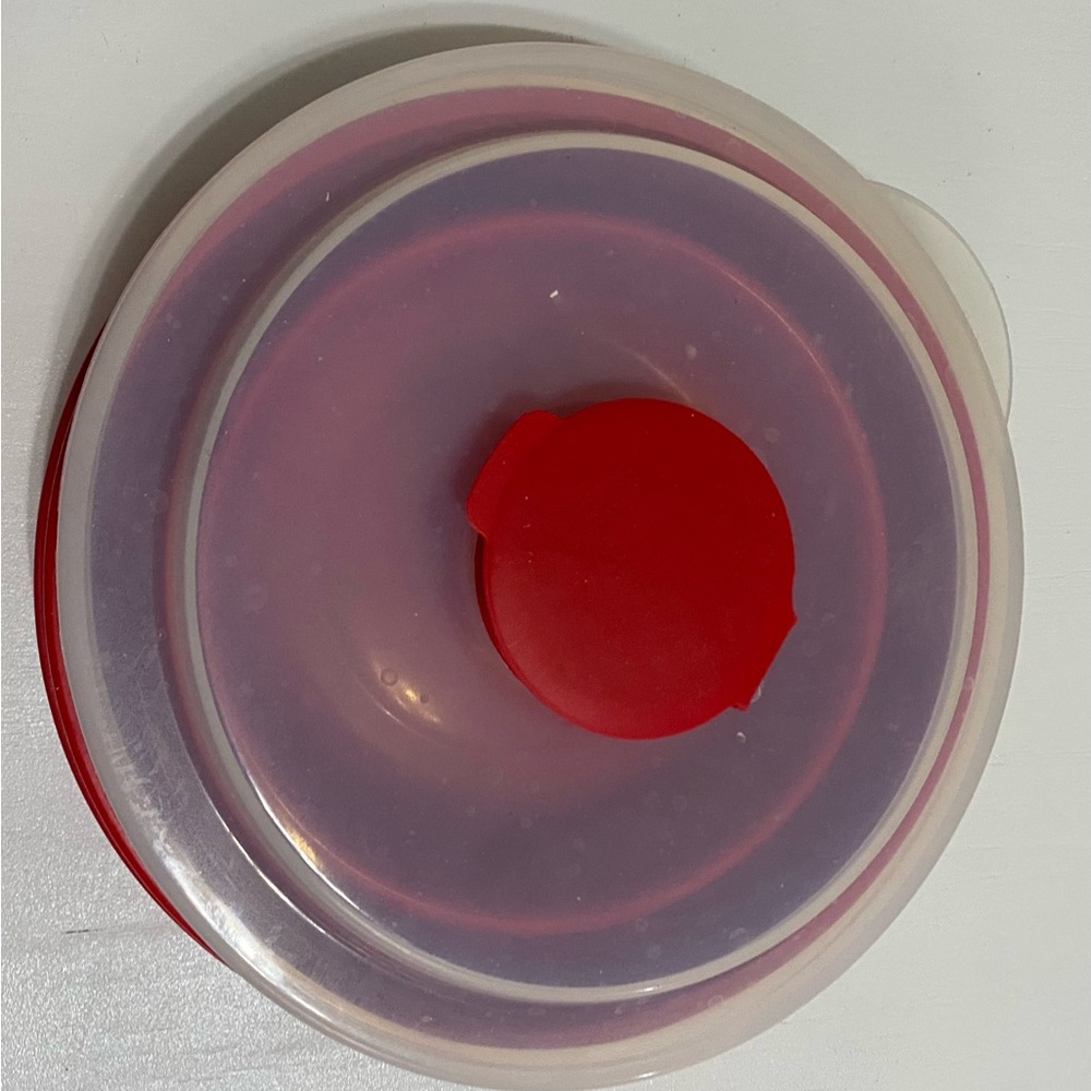 The Pampered Chef collapsible microwave popcorn bowl
